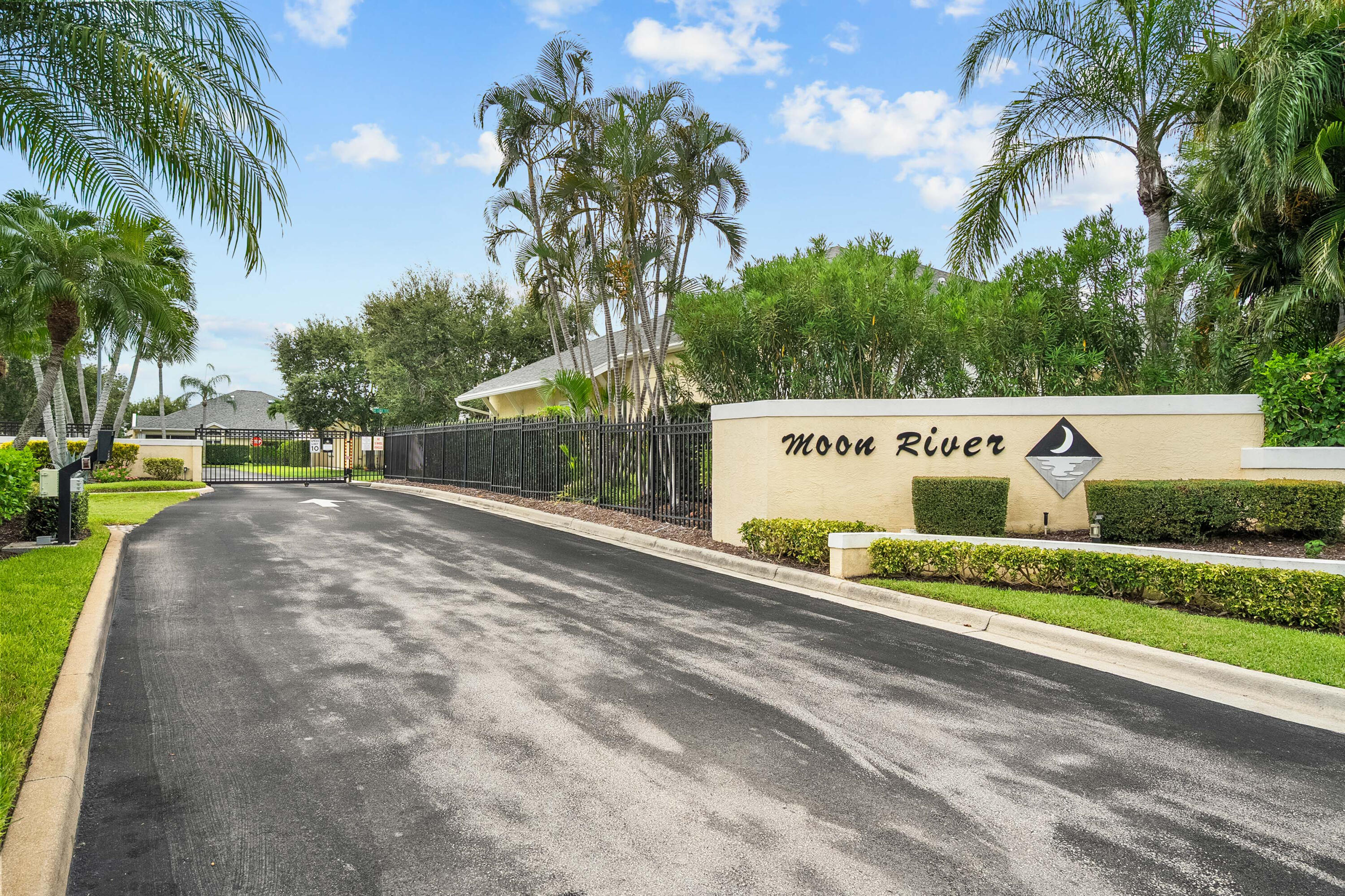 MOON RIVER - Residential