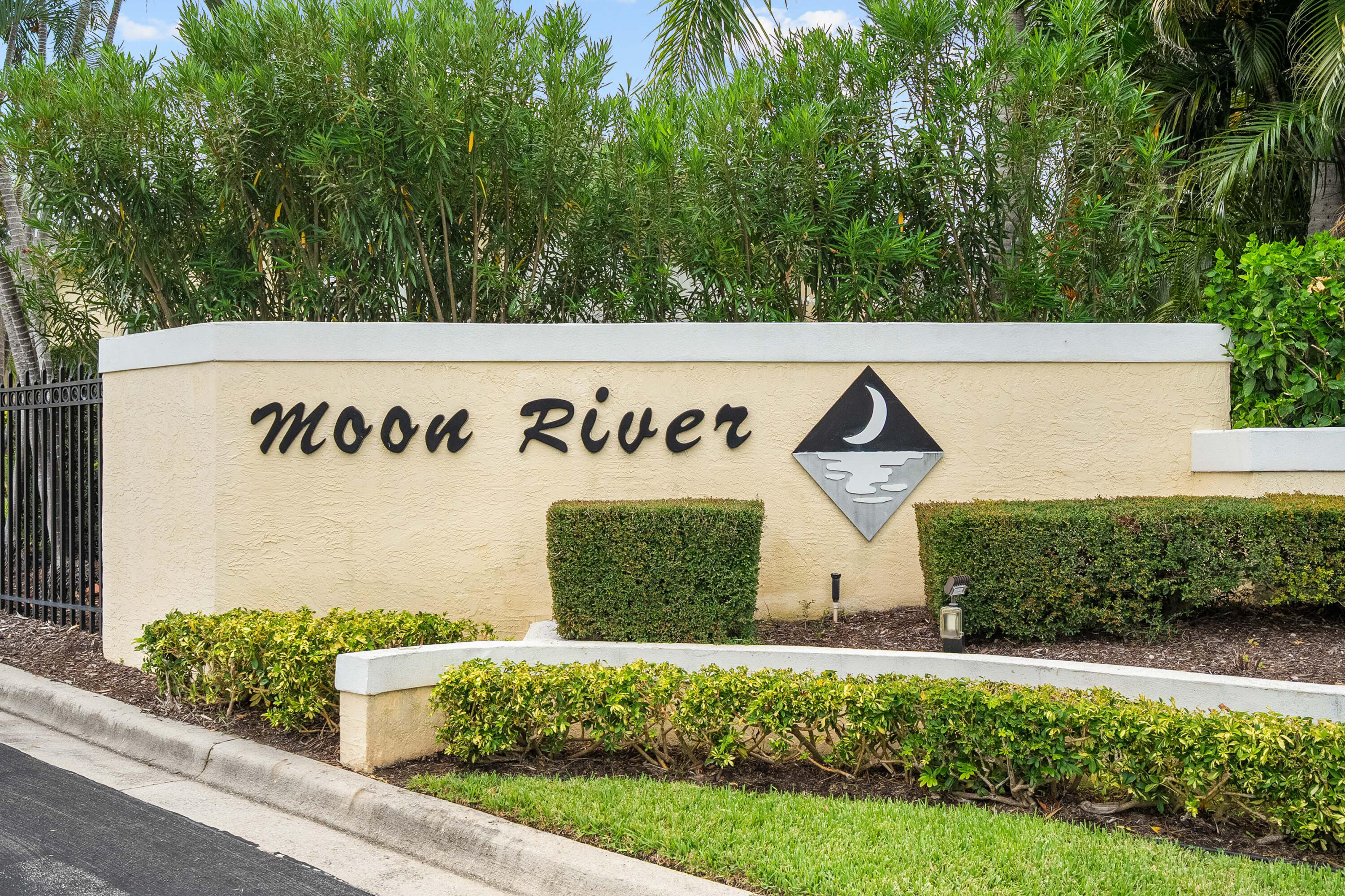 3339 NE Luna Terrace