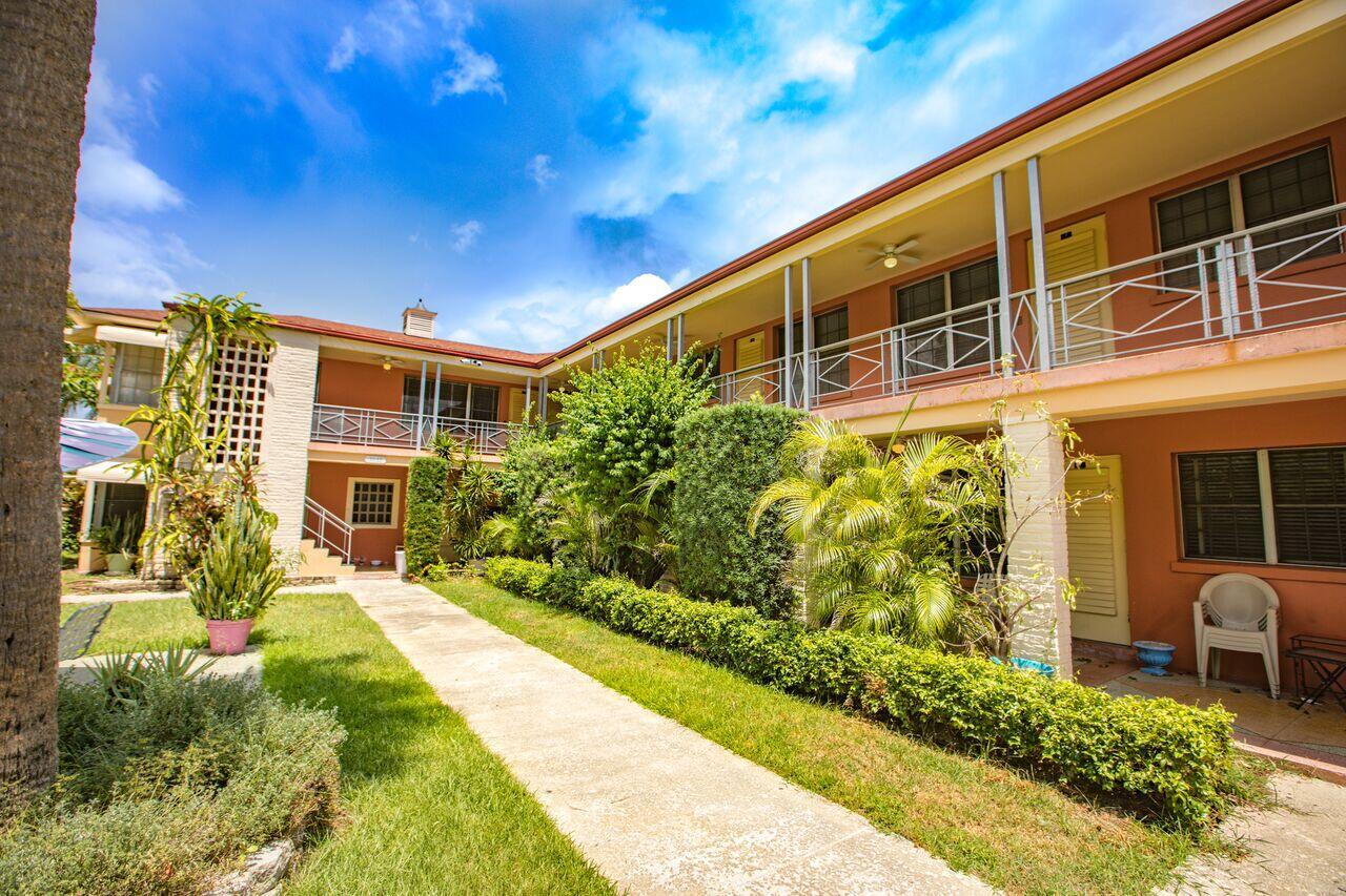 ELECTRIC INCLUDED!!! Quaint 10 unit apartment building located in the West Palm Beach historical district. Minutes south of City Place & downtown West Palm Beach and only 2 blocks from the intracoastal waterway. Close to public transportation, shopping and great restaurants. Income must be 2x monthly rent & be with current employer for at least 4 months. Good current rental history & no evections. Landlord will allow only one occupant. All measurements are approximate.