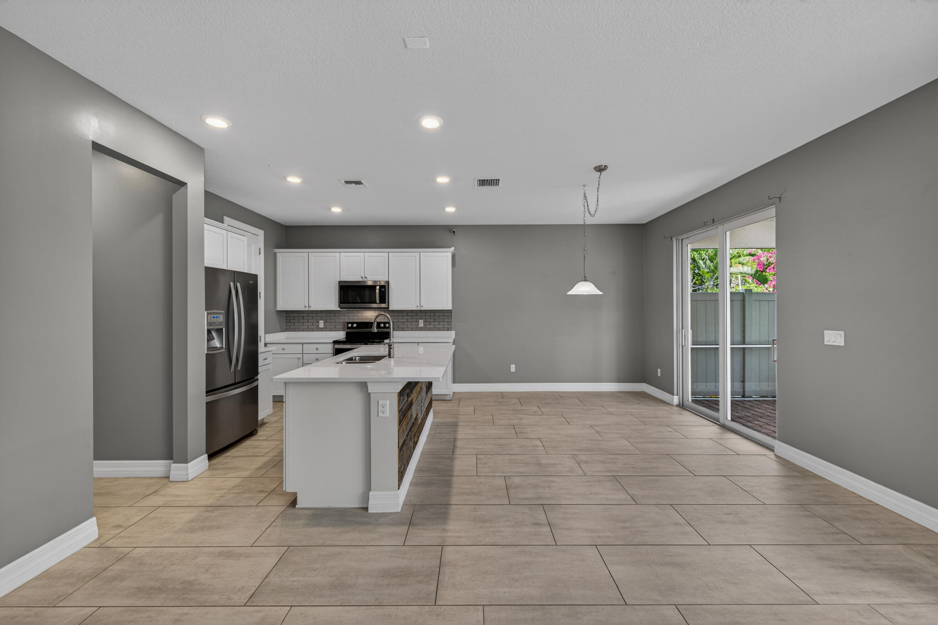 HILLCREST COUNTRY CLUB SOUTH - Residential
