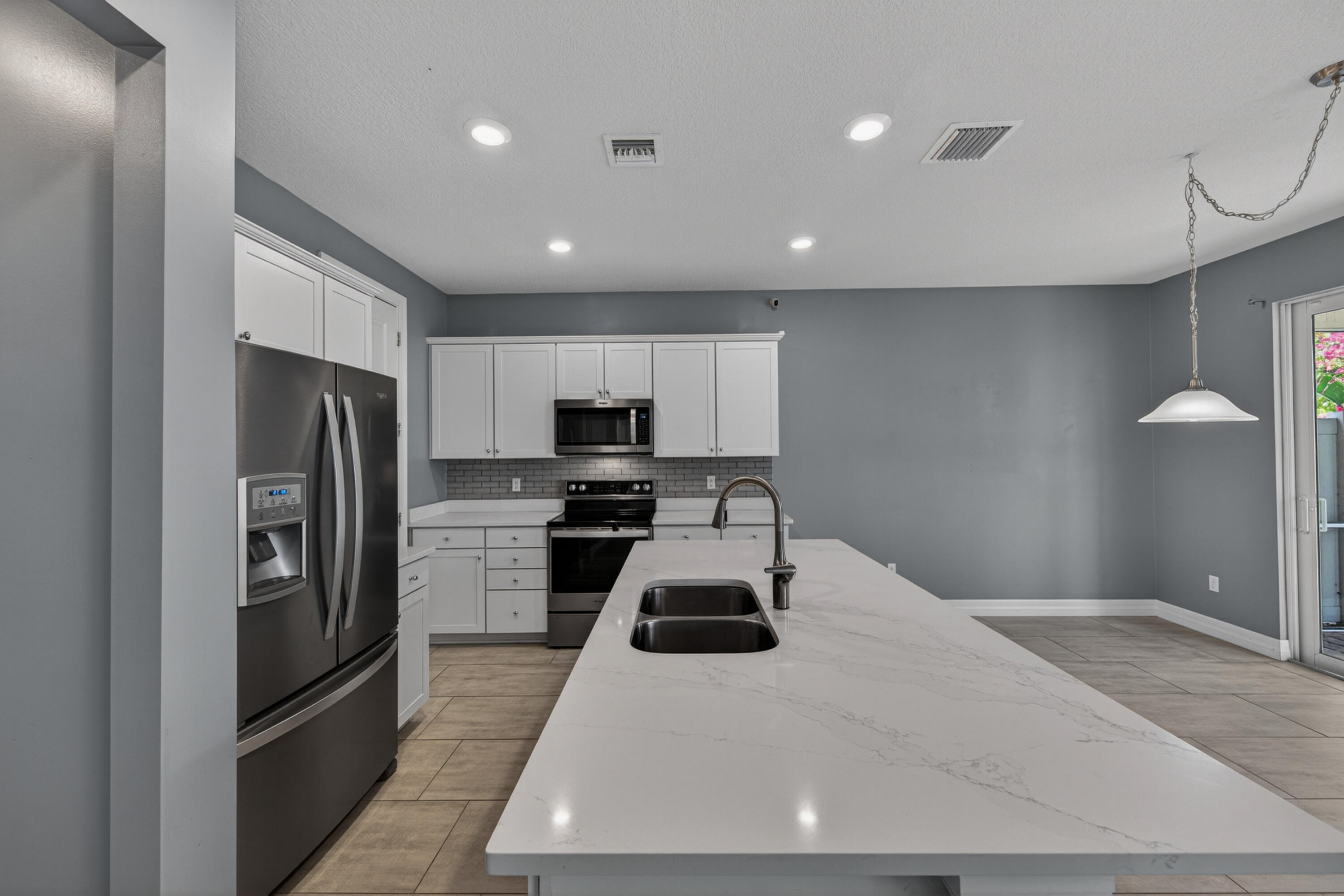HILLCREST COUNTRY CLUB SOUTH - Residential