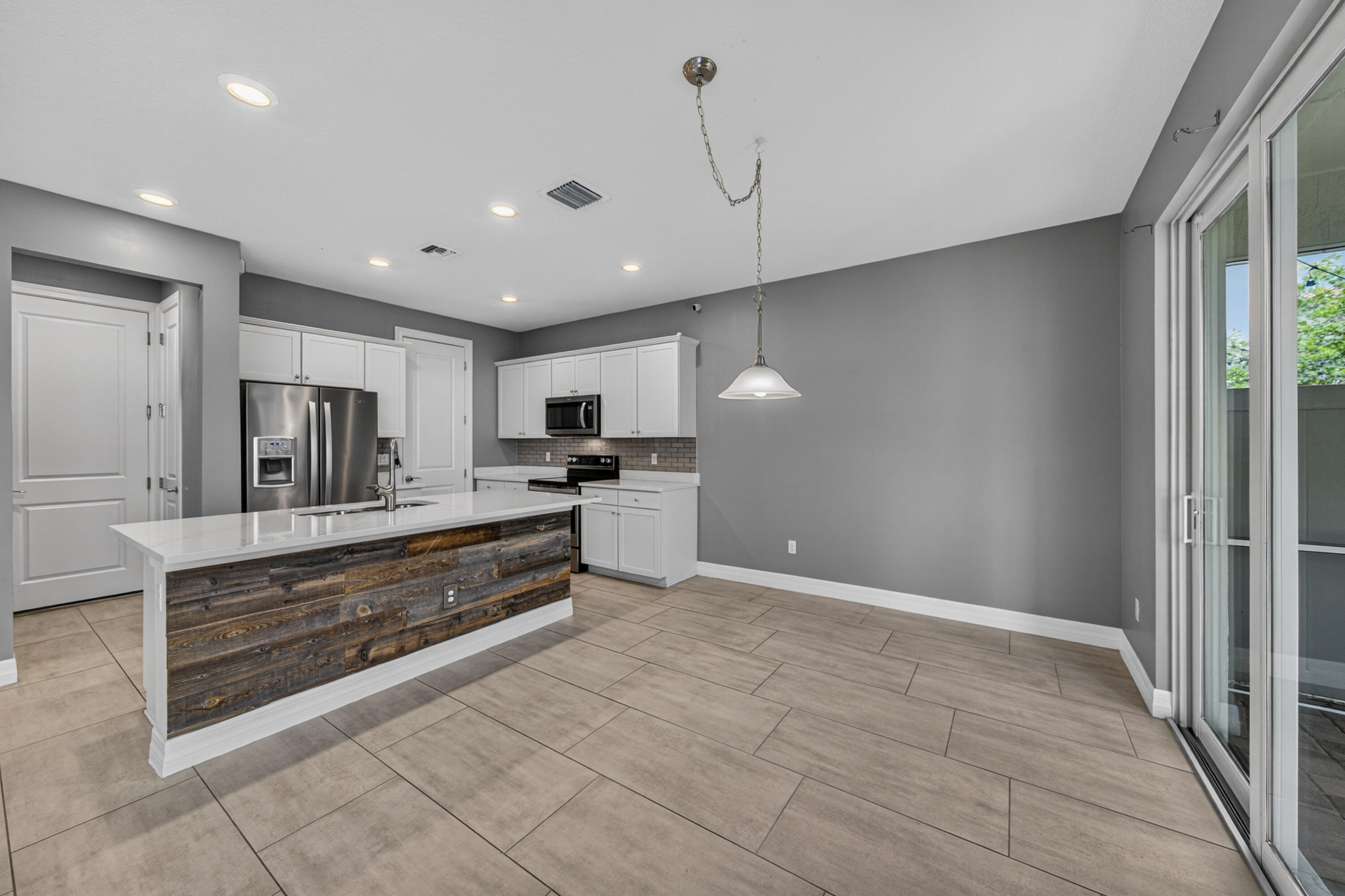 HILLCREST COUNTRY CLUB SOUTH - Residential