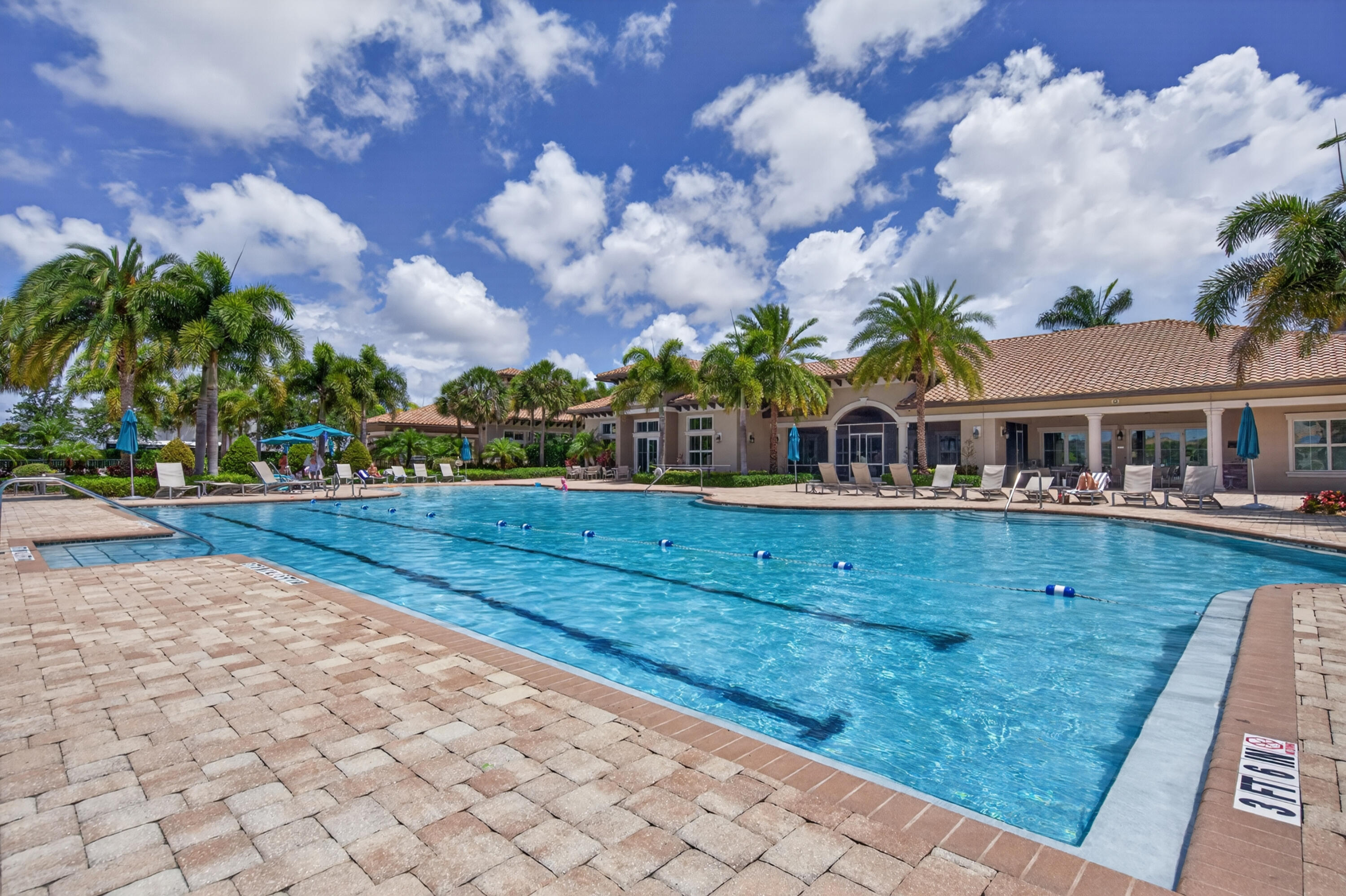 HILLCREST COUNTRY CLUB SOUTH - Residential