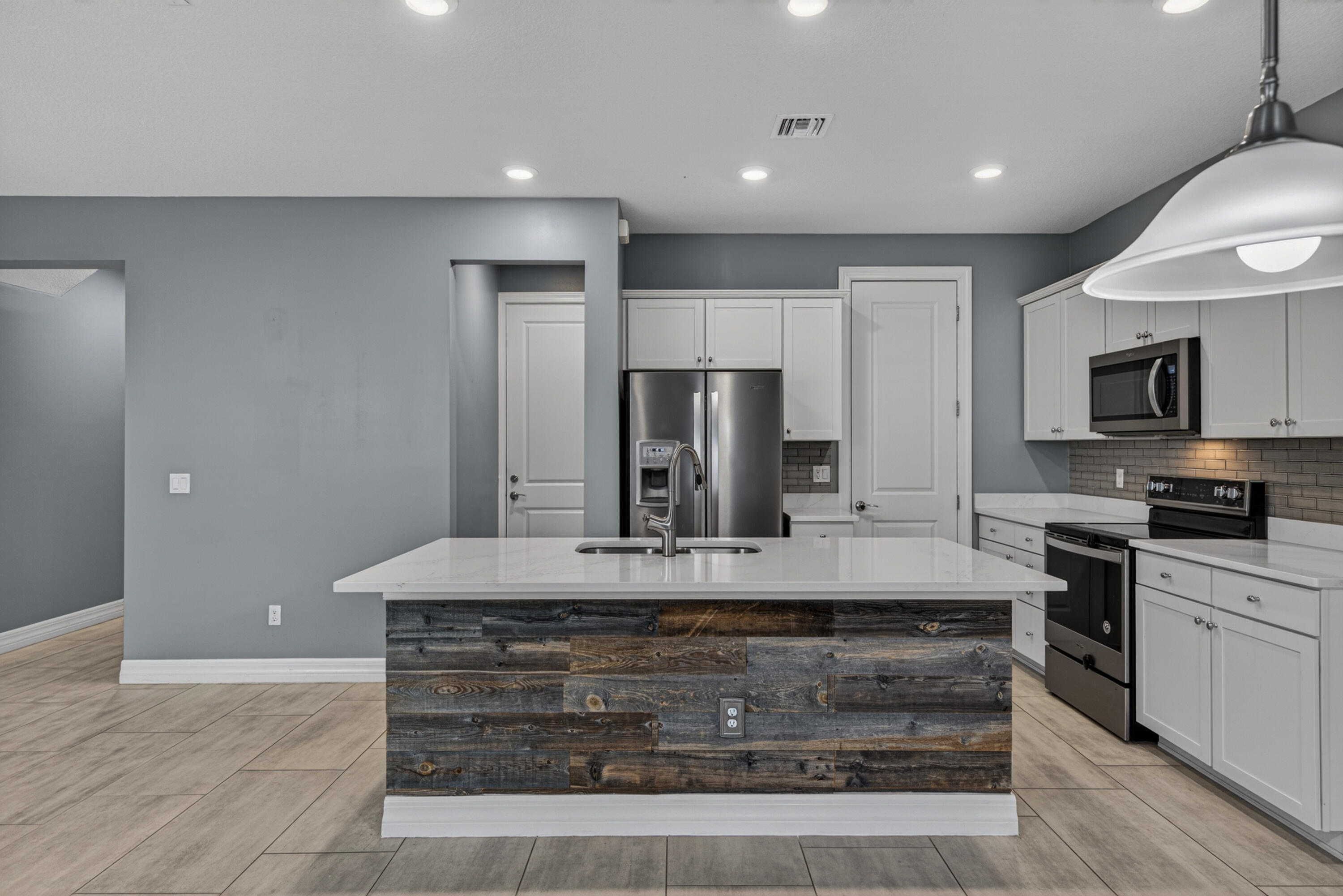 HILLCREST COUNTRY CLUB SOUTH - Residential