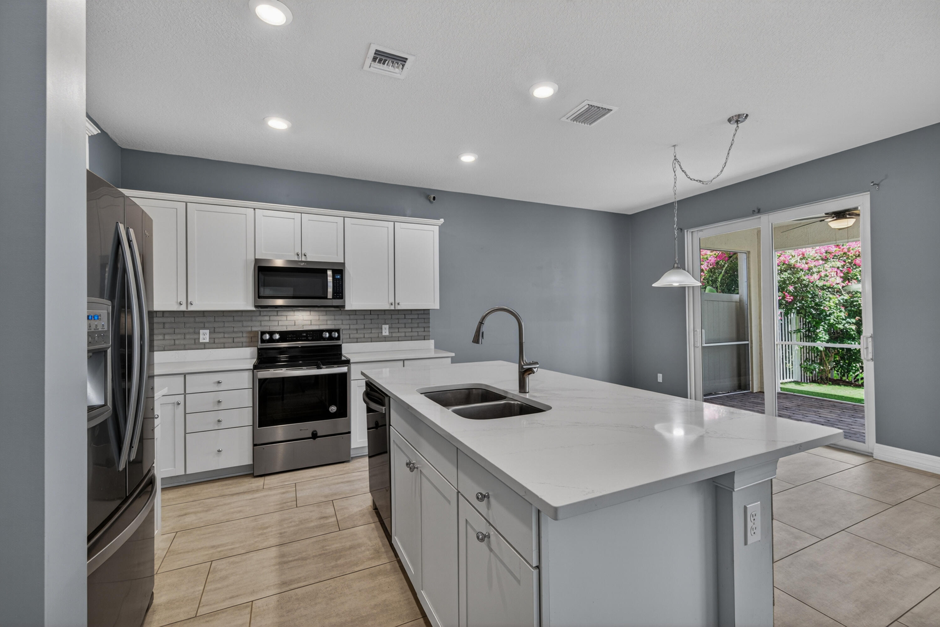 HILLCREST COUNTRY CLUB SOUTH - Residential