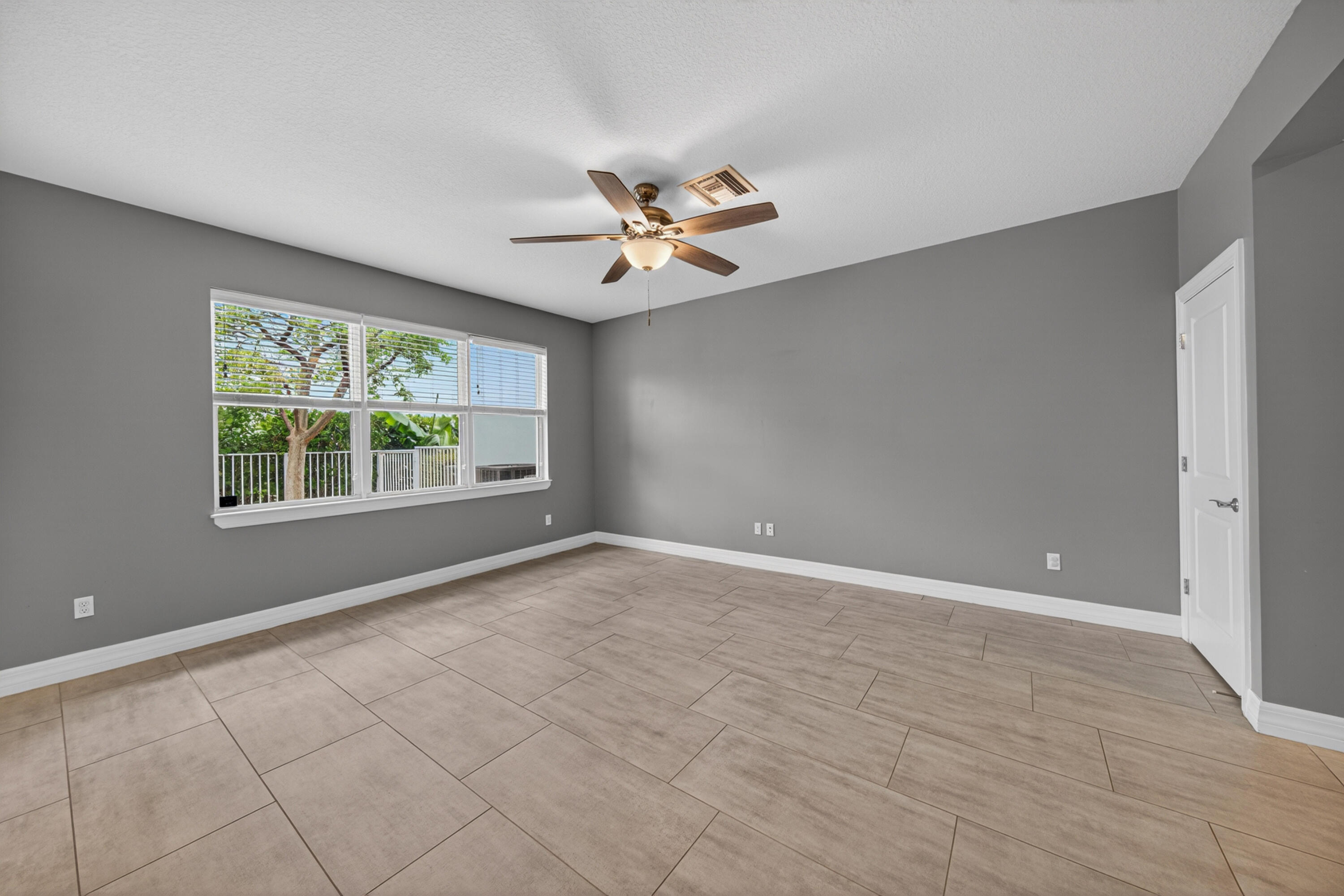 HILLCREST COUNTRY CLUB SOUTH - Residential