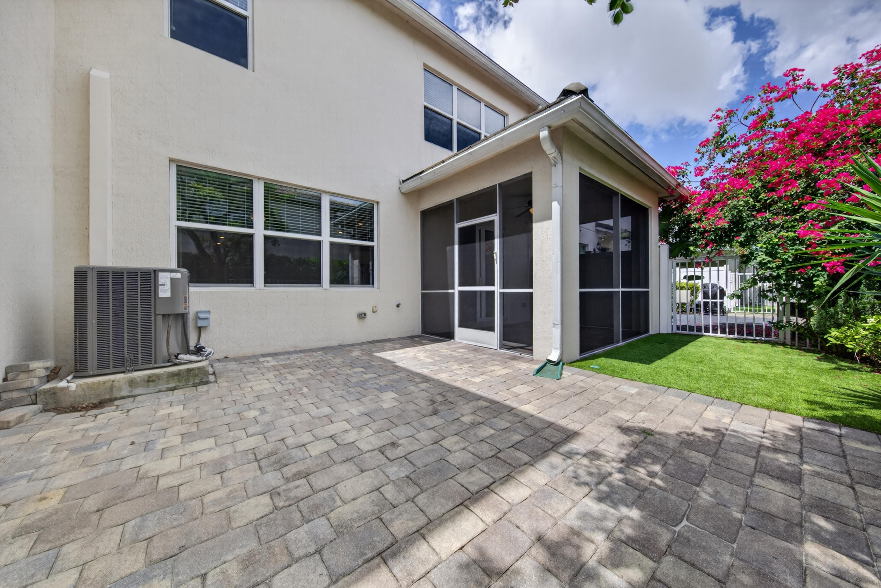 HILLCREST COUNTRY CLUB SOUTH - Residential