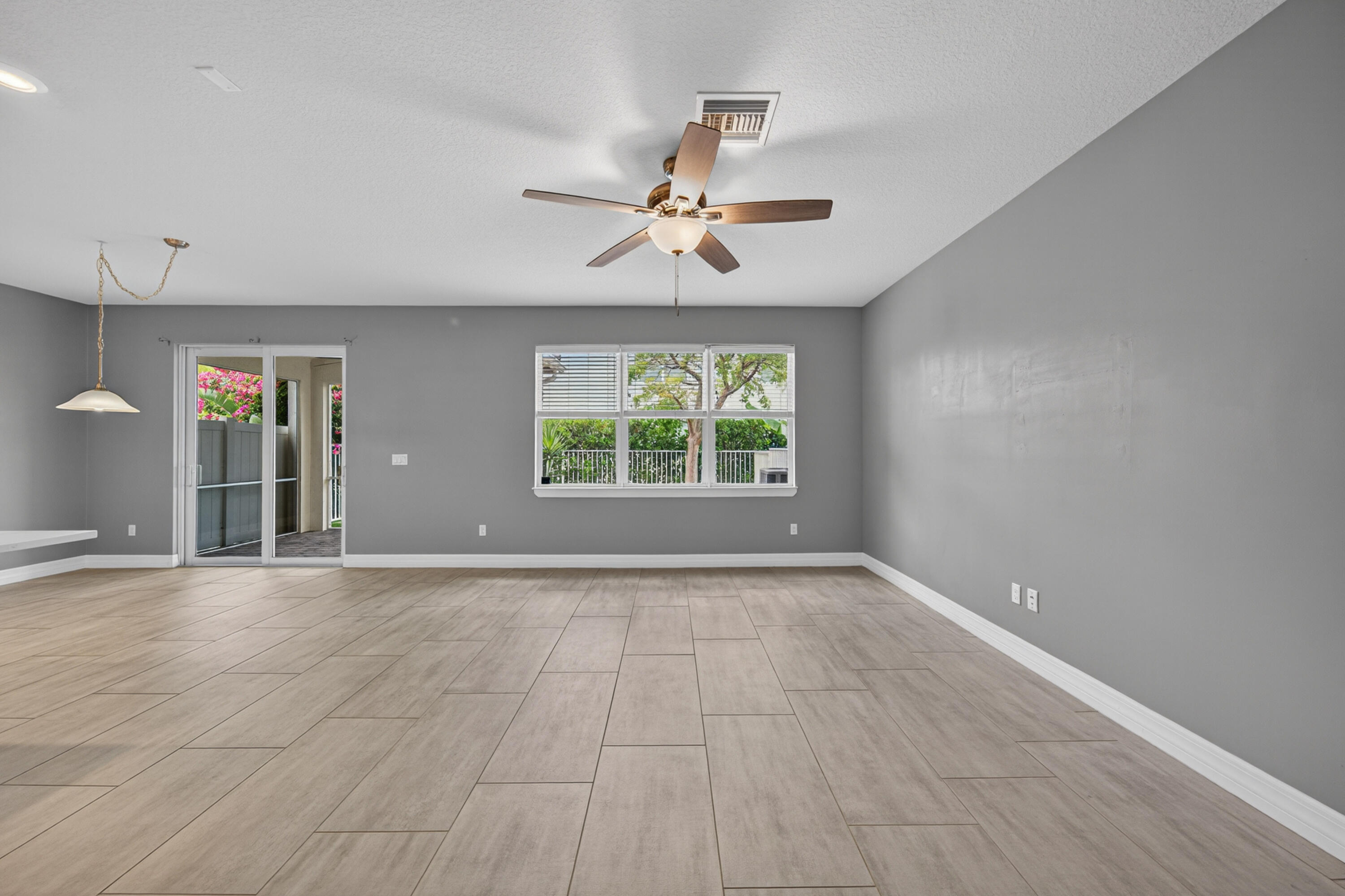 HILLCREST COUNTRY CLUB SOUTH - Residential