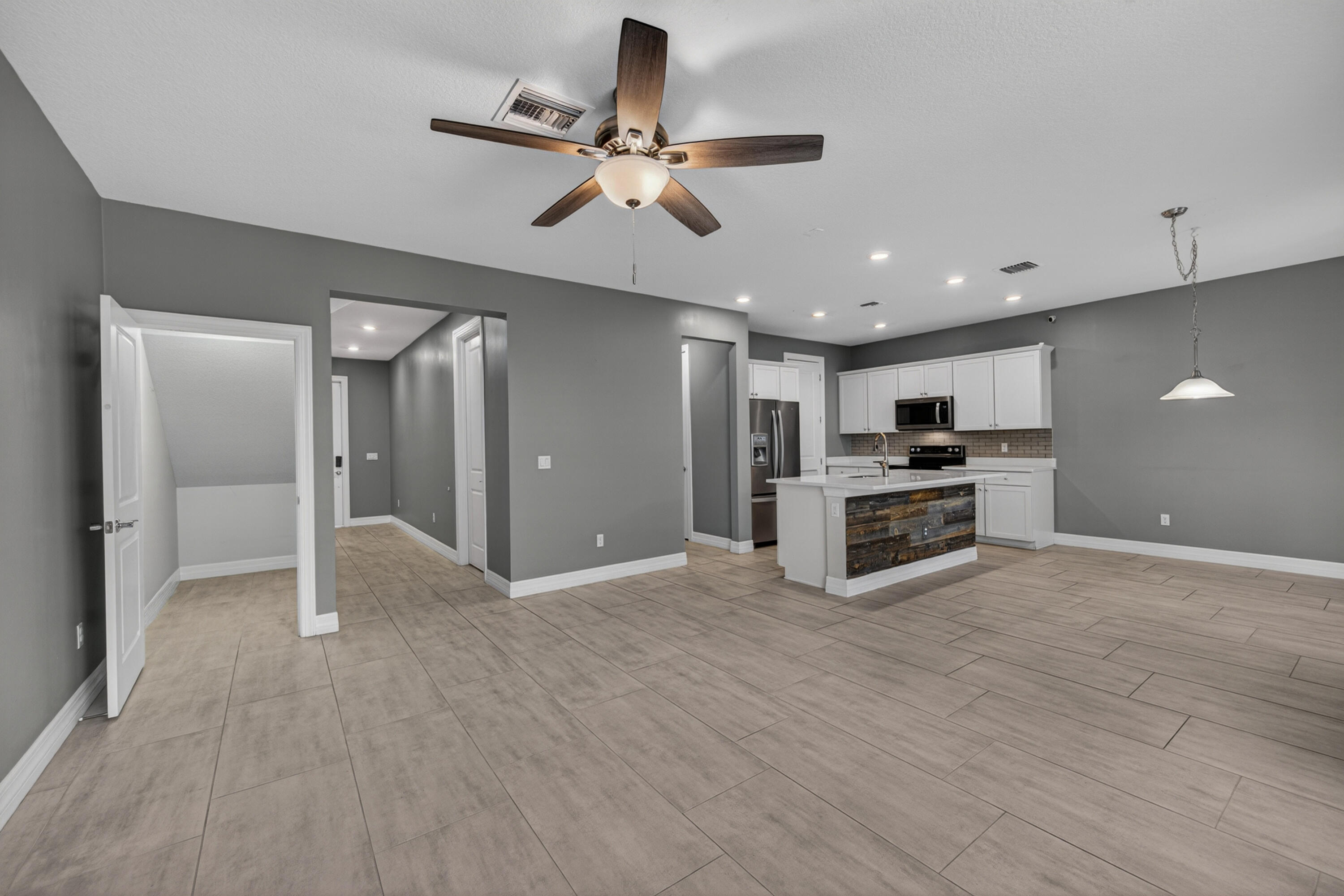 HILLCREST COUNTRY CLUB SOUTH - Residential
