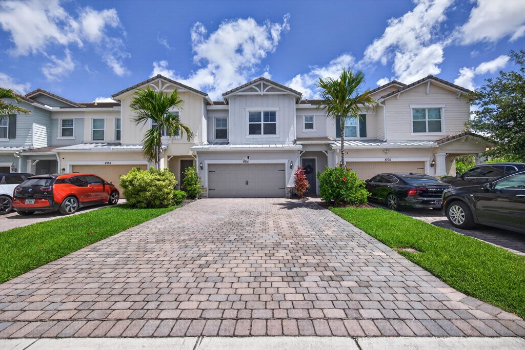 Photo of 4715 Eucalyptus Drive, Hollywood, FL 33021 (MLS # B26032330)