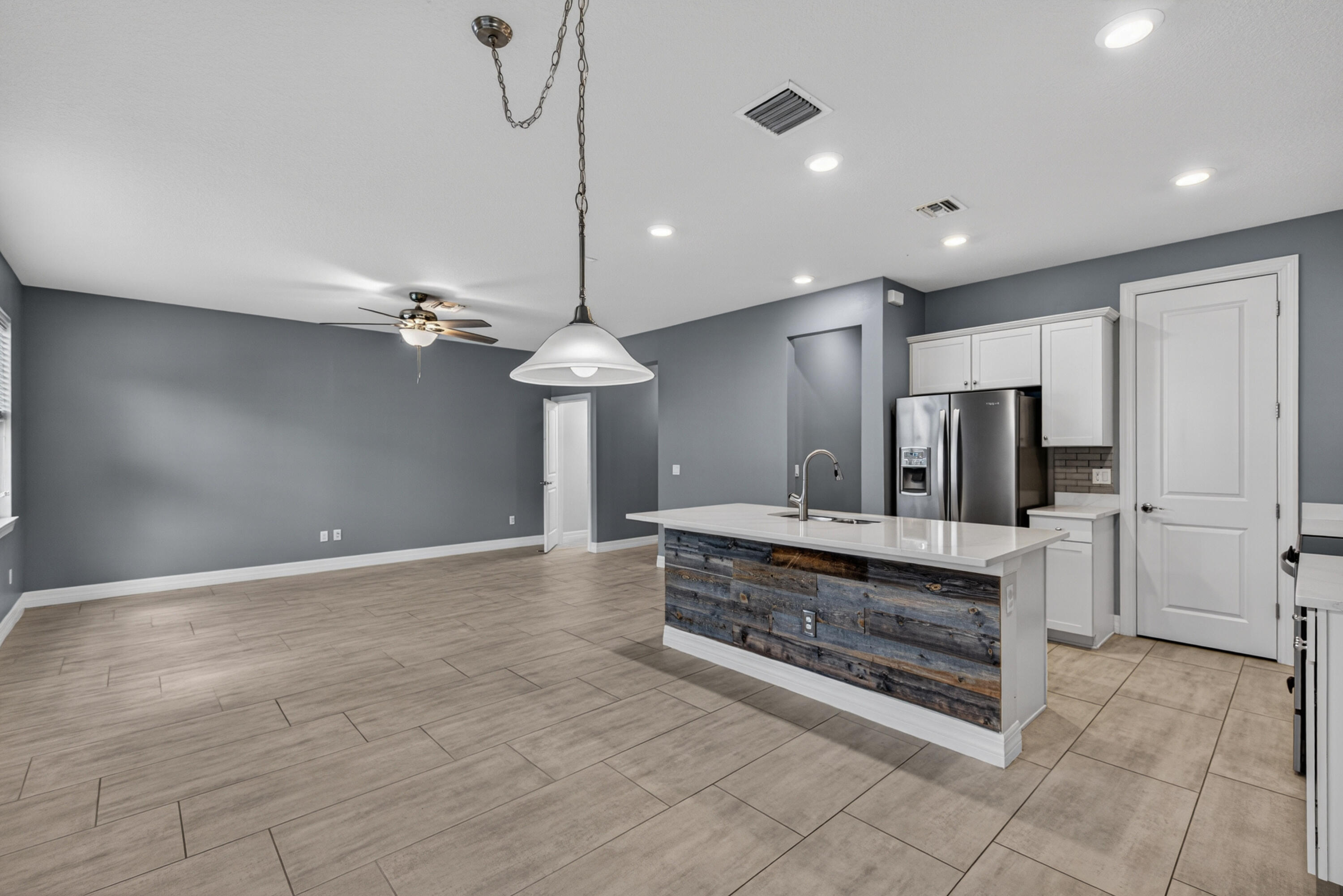 HILLCREST COUNTRY CLUB SOUTH - Residential