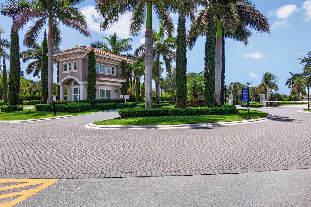 Photo of 4715 Eucalyptus Drive, Hollywood, FL 33021 (MLS # B26032330)