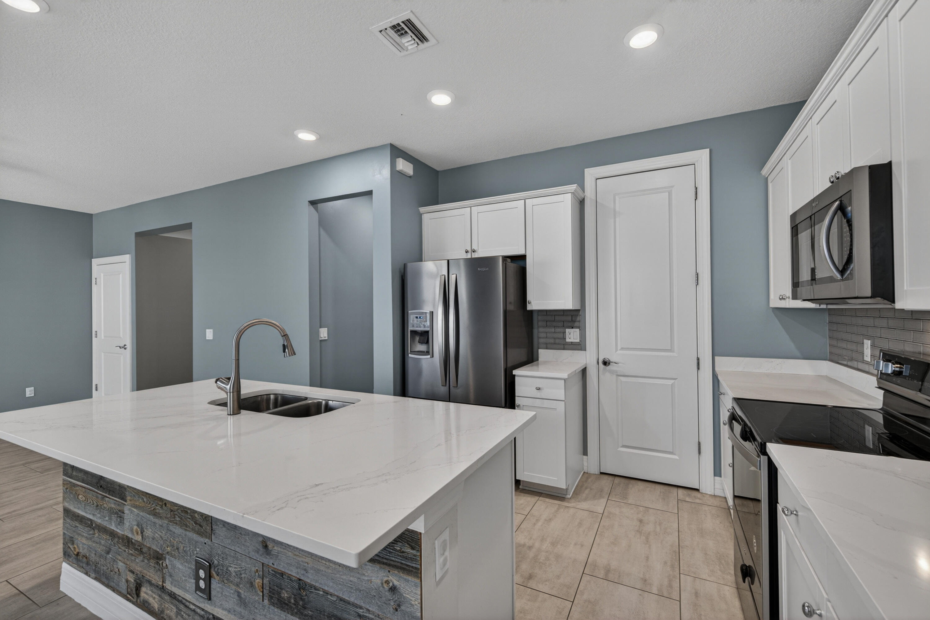 HILLCREST COUNTRY CLUB SOUTH - Residential