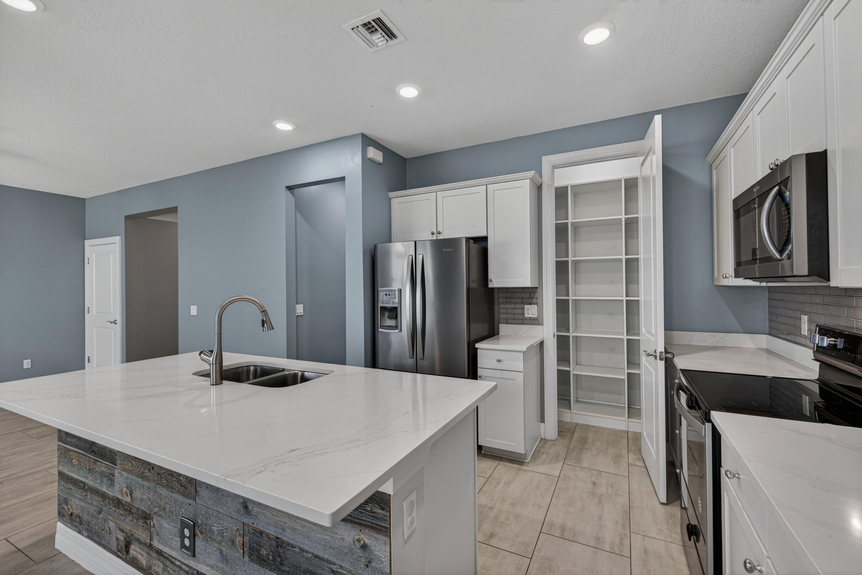 HILLCREST COUNTRY CLUB SOUTH - Residential