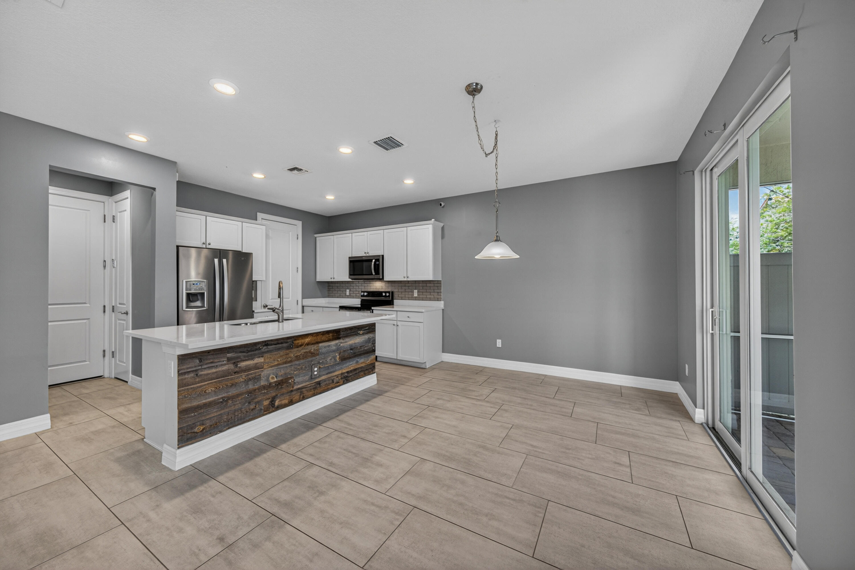 HILLCREST COUNTRY CLUB SOUTH - Residential