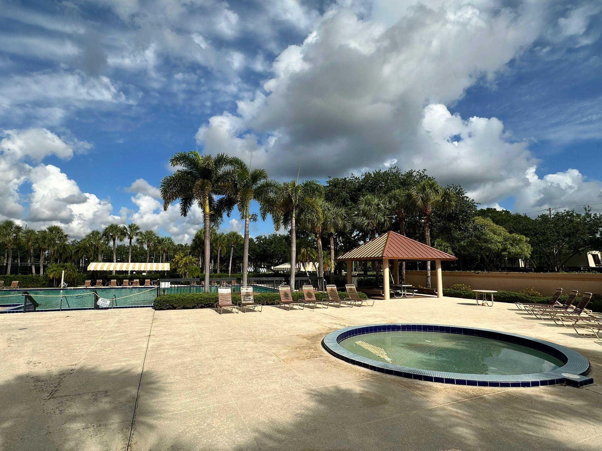 VILLAGE OF SANDALWOOD LAKES SOUTH - Residential