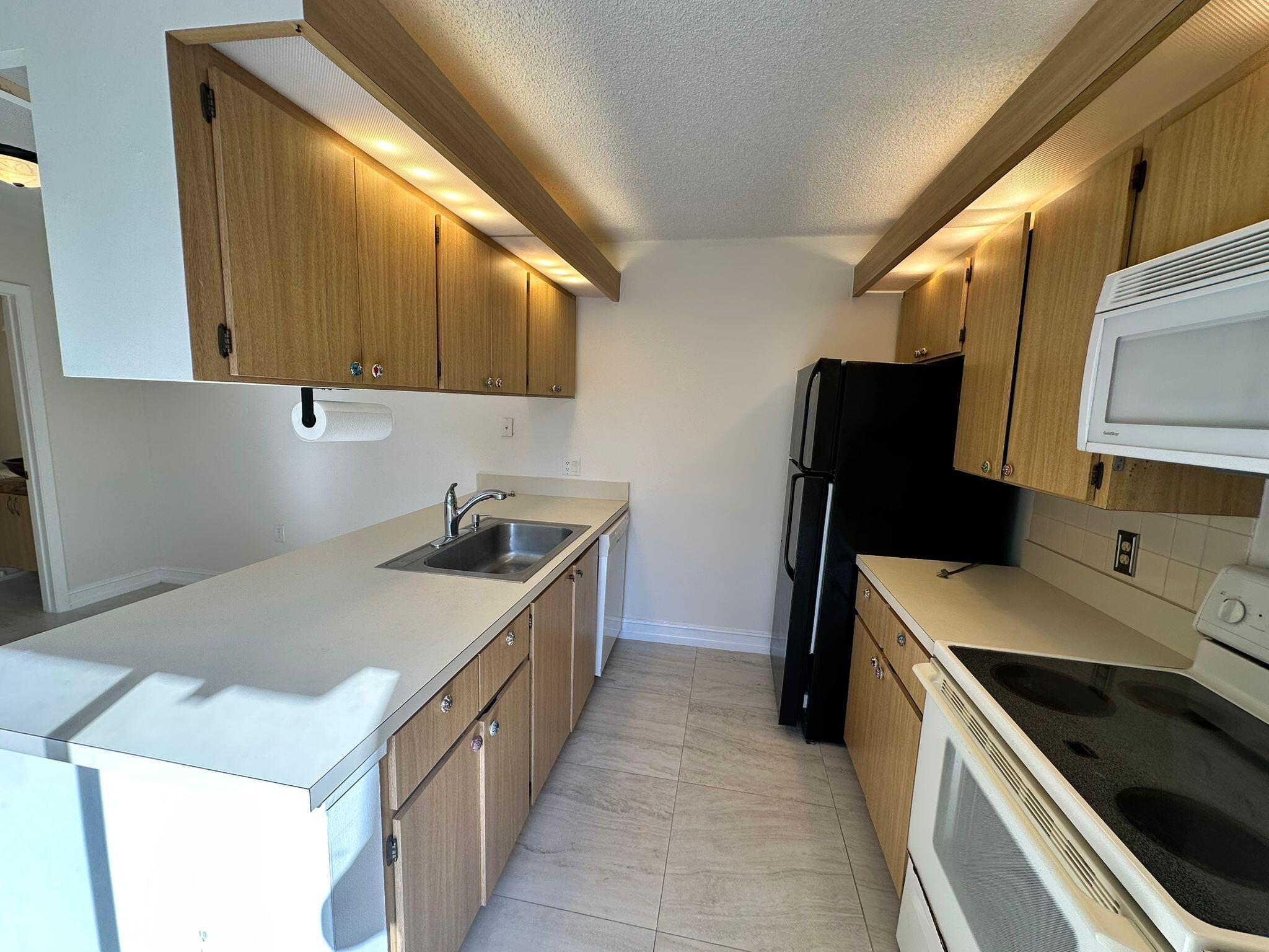 VILLAGE OF SANDALWOOD LAKES SOUTH - Residential