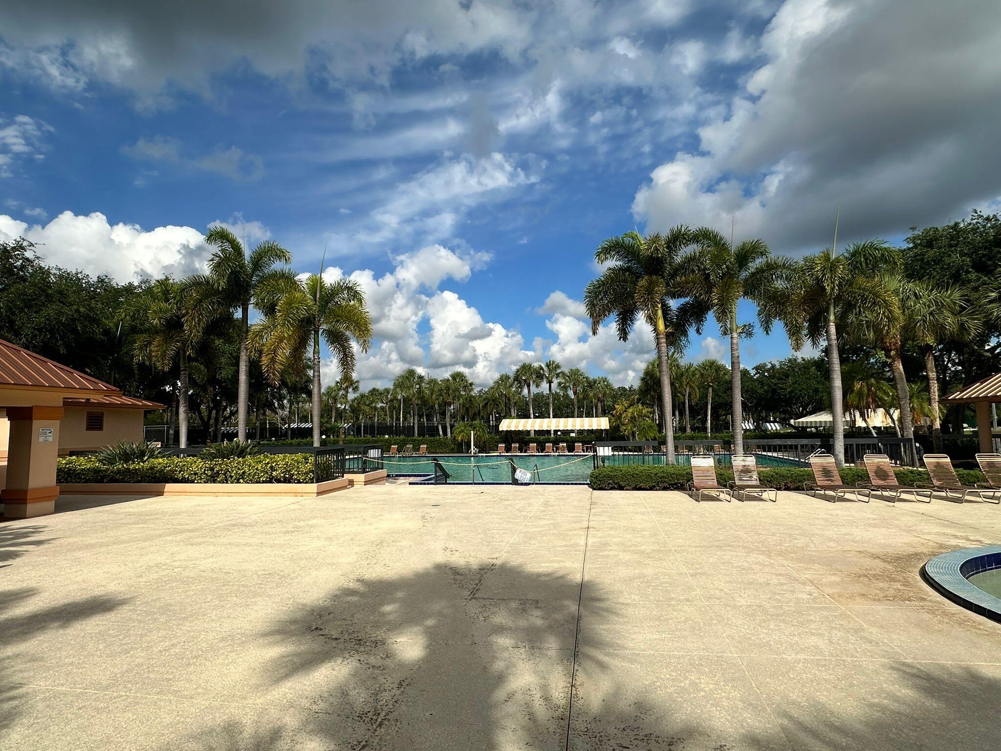 VILLAGE OF SANDALWOOD LAKES SOUTH - Residential