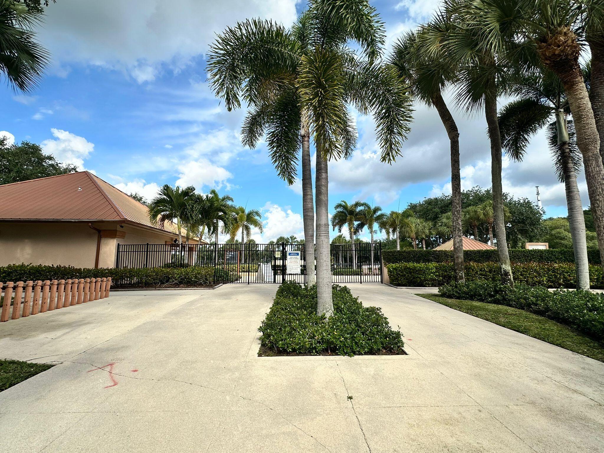 VILLAGE OF SANDALWOOD LAKES SOUTH - Residential