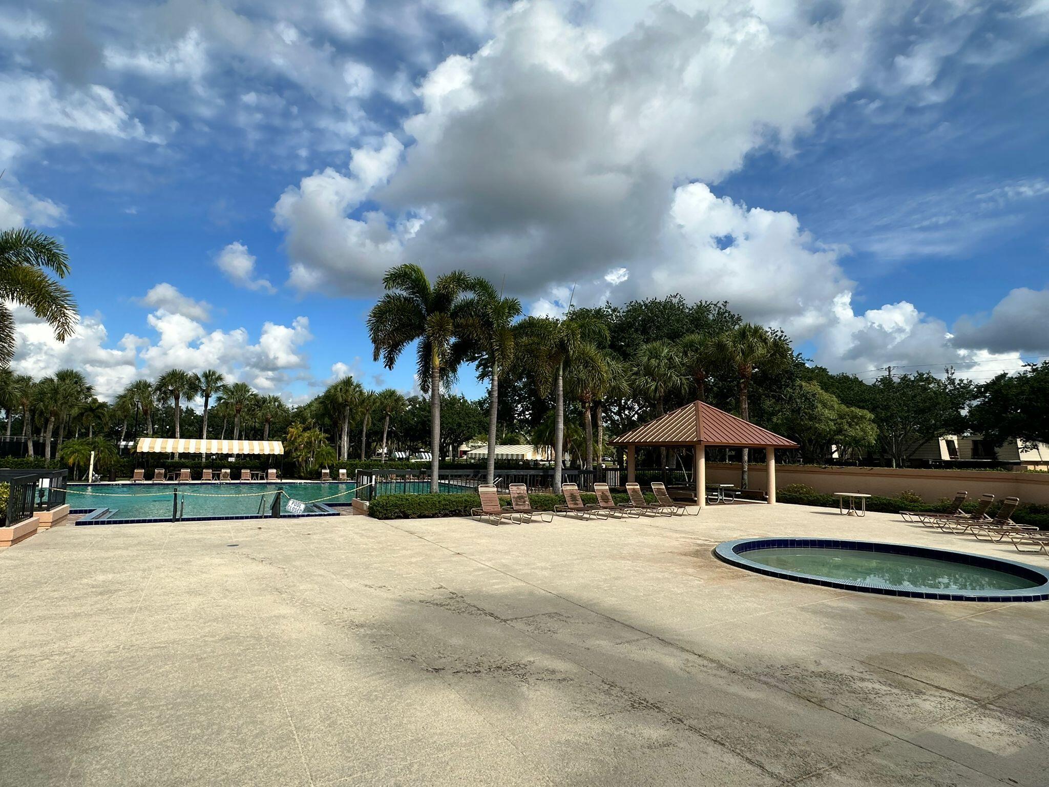 VILLAGE OF SANDALWOOD LAKES SOUTH - Residential