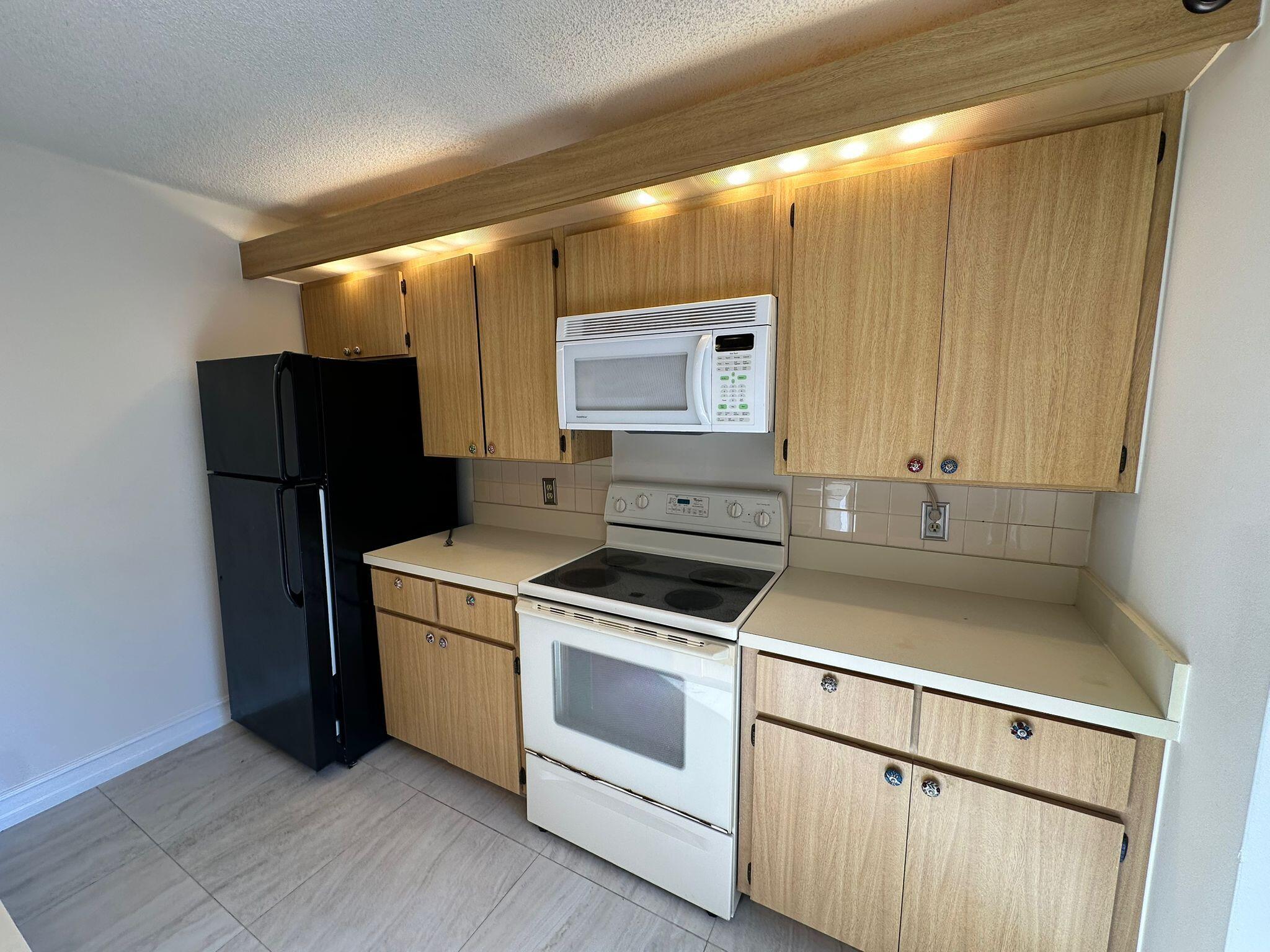 VILLAGE OF SANDALWOOD LAKES SOUTH - Residential