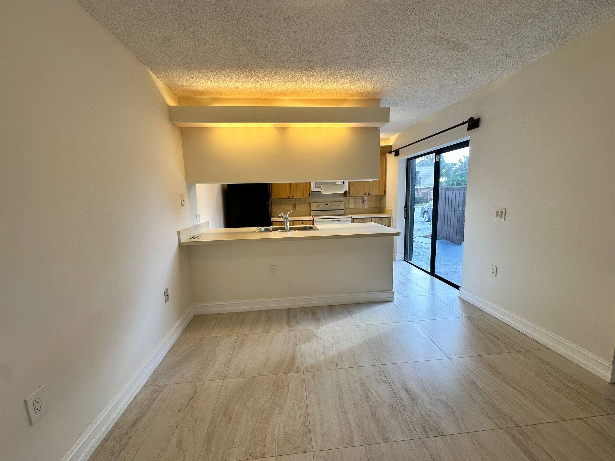 VILLAGE OF SANDALWOOD LAKES SOUTH - Residential