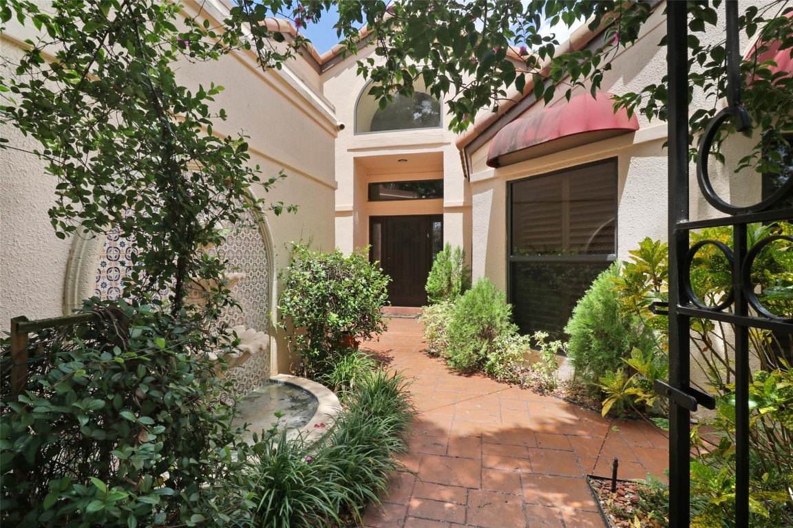 VILLA DESTE CONDO - Residential