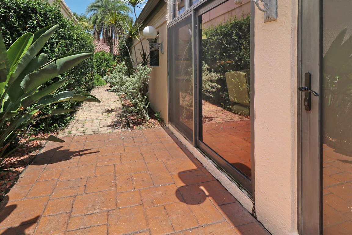 VILLA DESTE CONDO - Residential