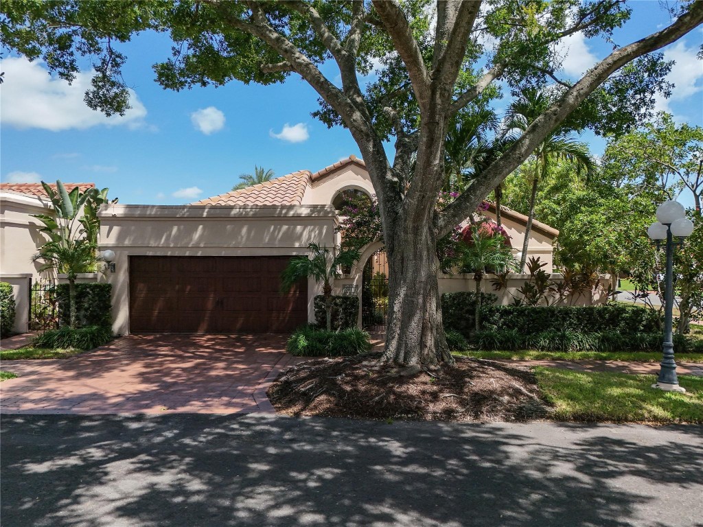 VILLA DESTE CONDO - Residential