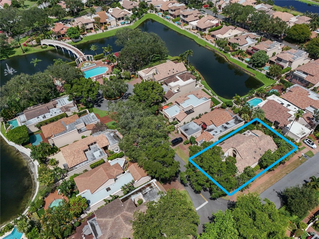 VILLA DESTE CONDO - Residential