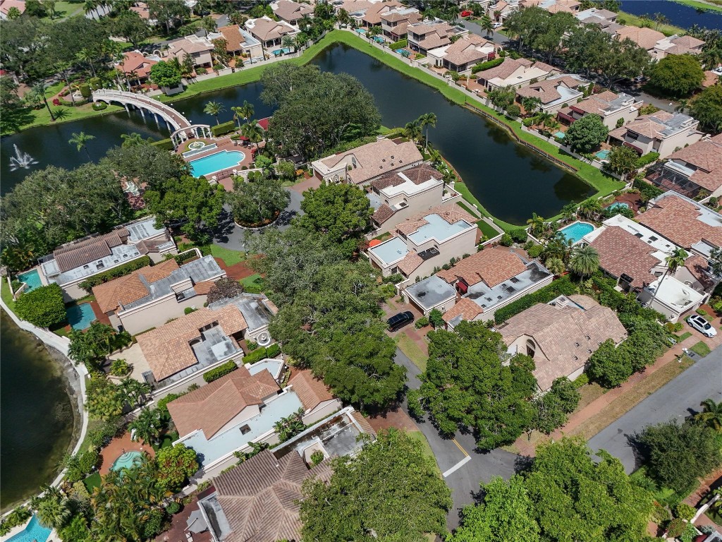 VILLA DESTE CONDO - Residential