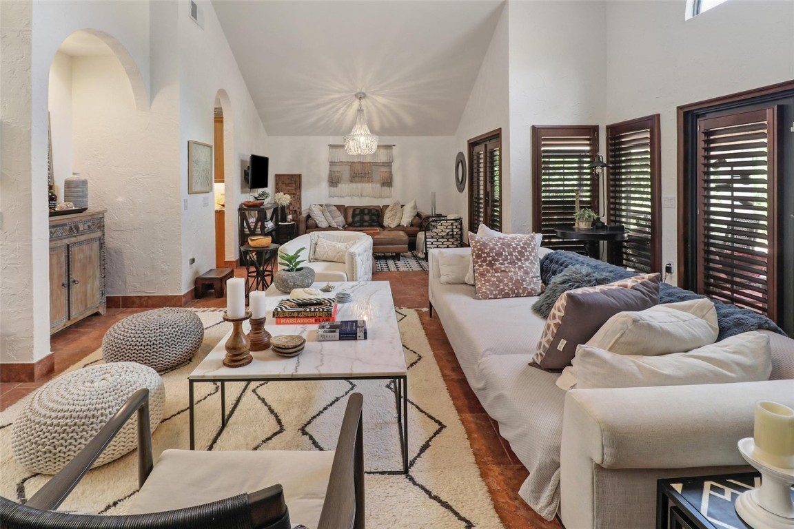 VILLA DESTE CONDO - Residential