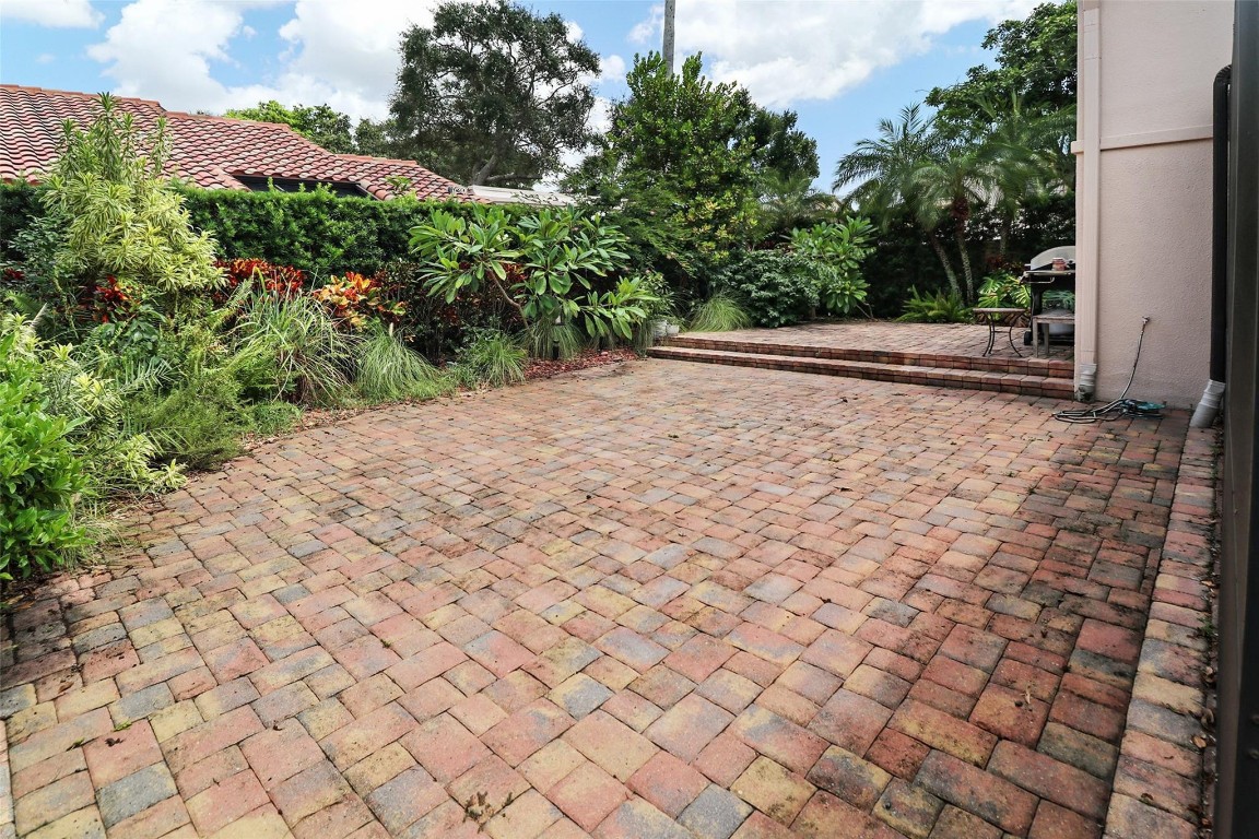 VILLA DESTE CONDO - Residential