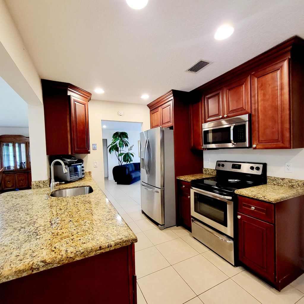 Photo of 1312 SW 18th Court, Boynton Beach, FL 33426 (MLS # R11028084)