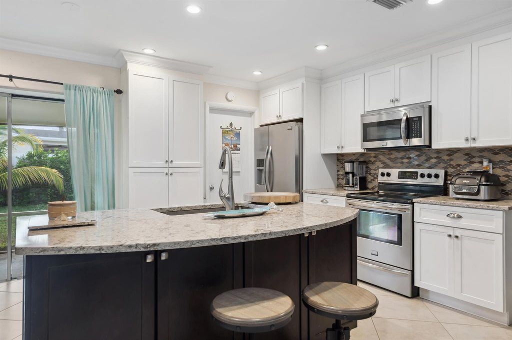 Photo of 2720 SW 11th Court, Boynton Beach, FL 33426 (MLS # R10919760)