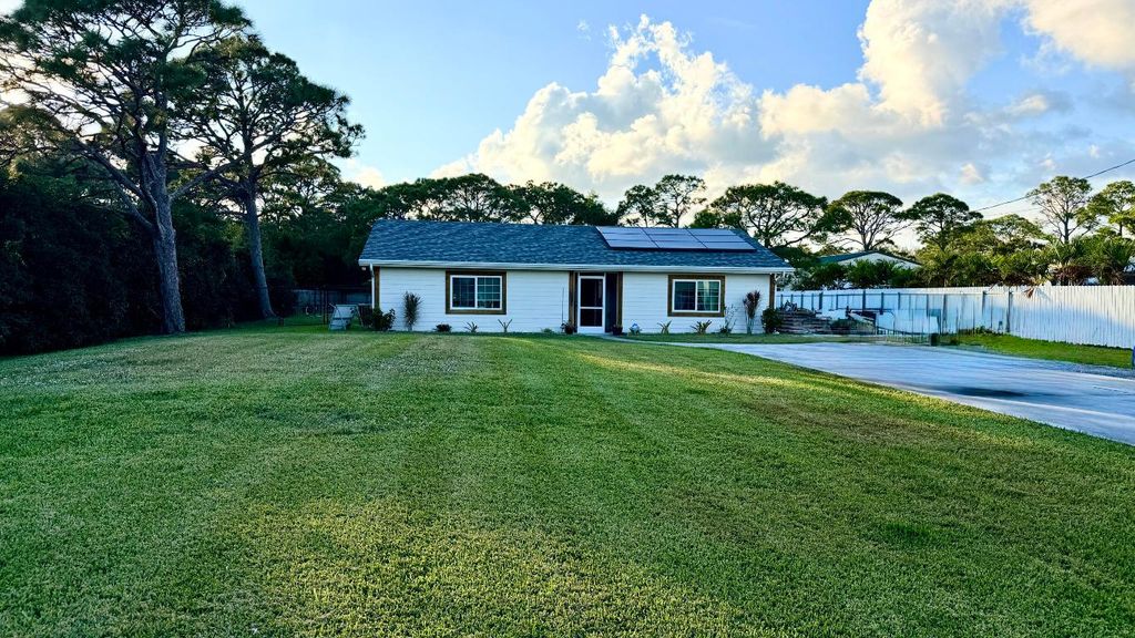Photo of 5211 Silver Oak Drive, Fort Pierce, FL 34982 (MLS # R11143111)