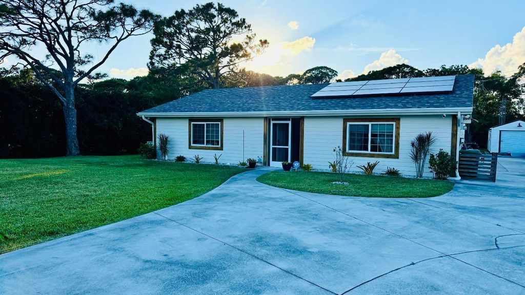 Photo of 5211 Silver Oak Drive, Fort Pierce, FL 34982 (MLS # R11143111)