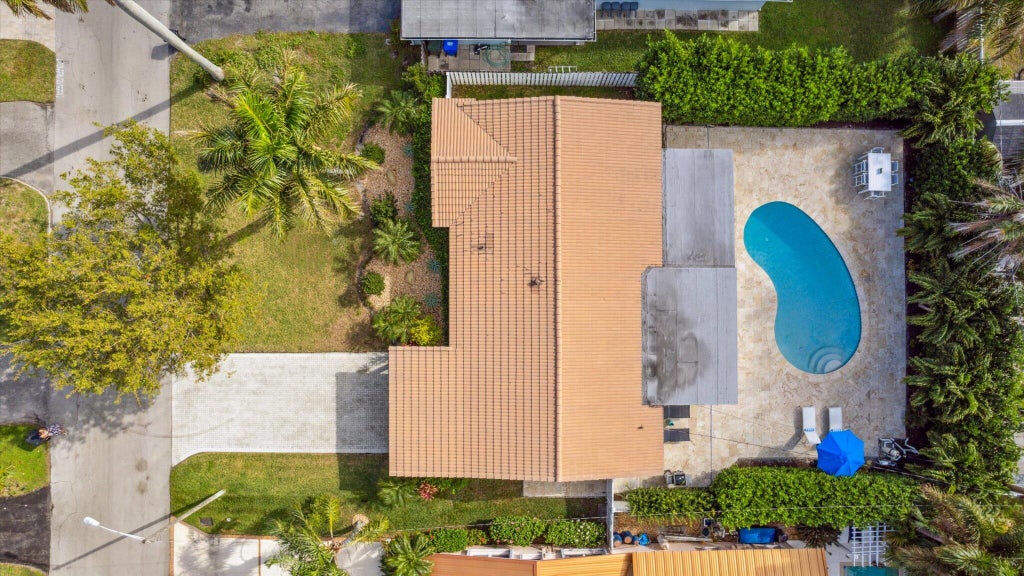 Photo of 258 Avalon Avenue, Lauderdale By The Sea, FL 33308 (MLS # R11054056)