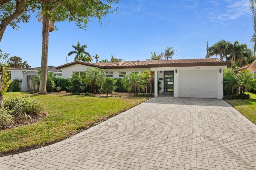 Photo of 258 Avalon Avenue, Lauderdale By The Sea, FL 33308 (MLS # R11054056)