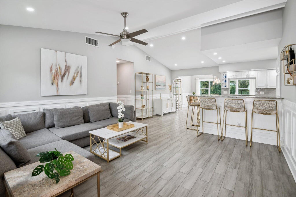 Photo of 258 Avalon Avenue, Lauderdale By The Sea, FL 33308 (MLS # R11054056)