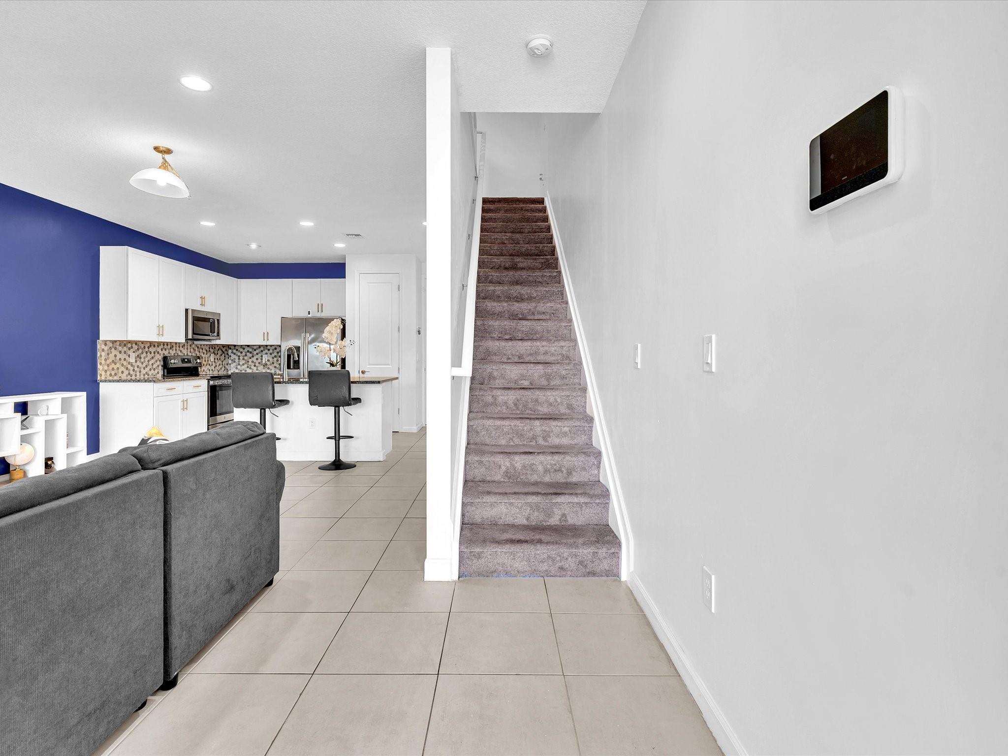 2182 NW 6 Street