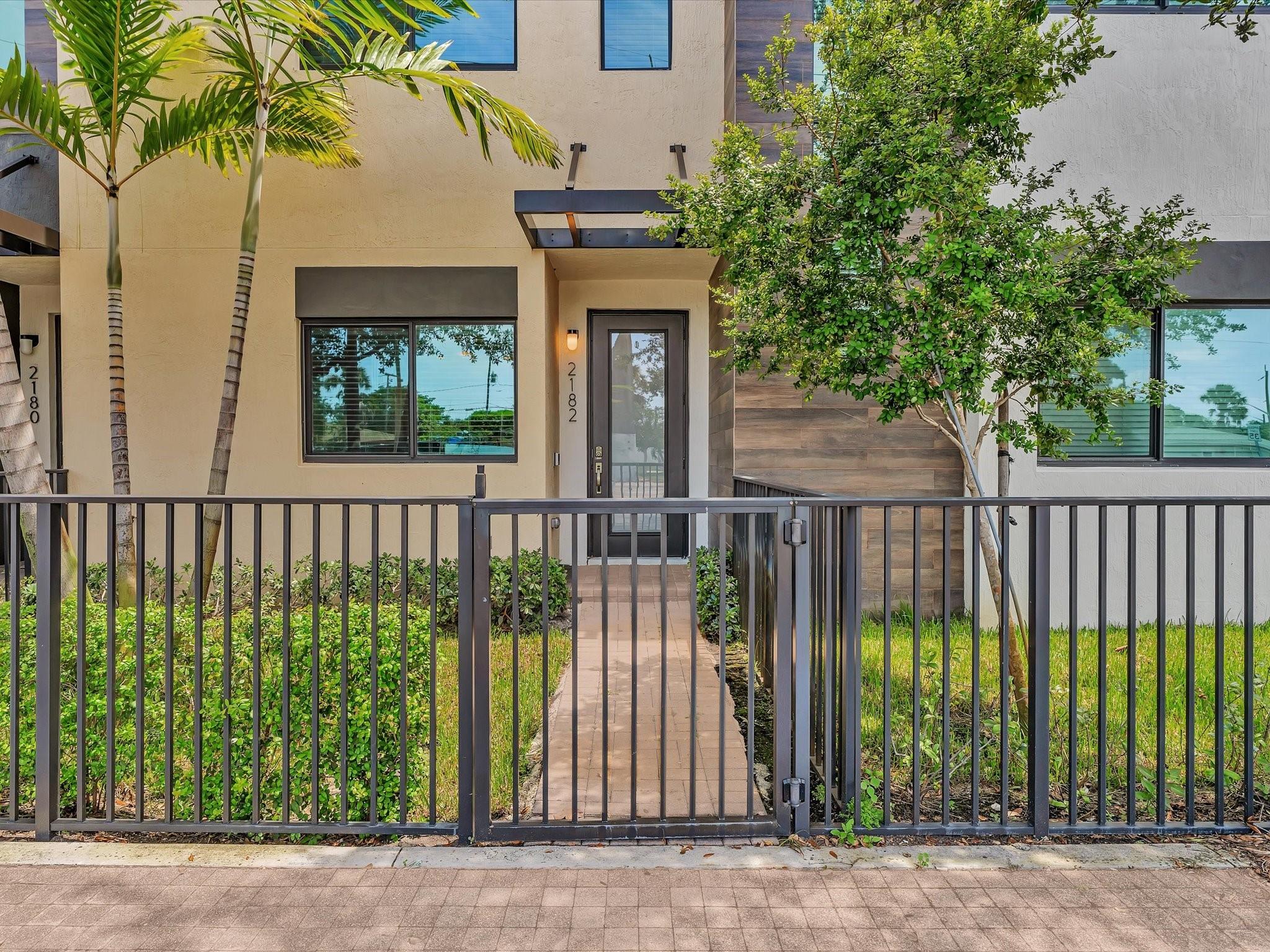 2182 NW 6 Street
