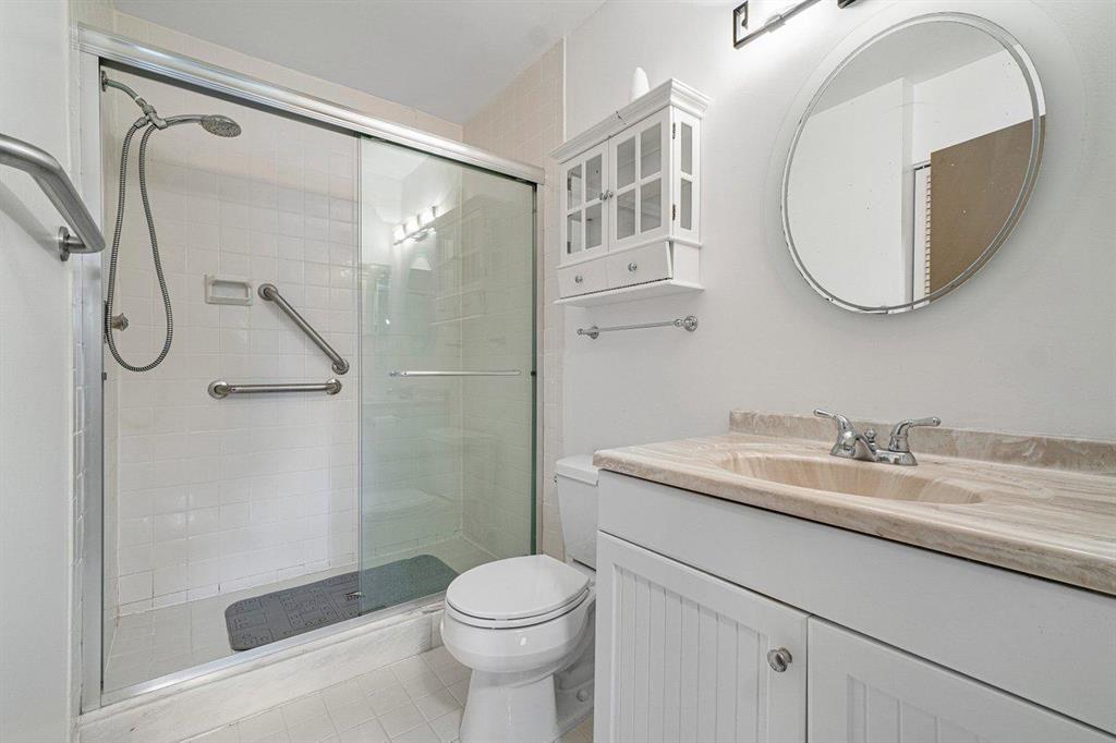 PALM GREENS AT VILLA DEL RAY CONDO - Residential