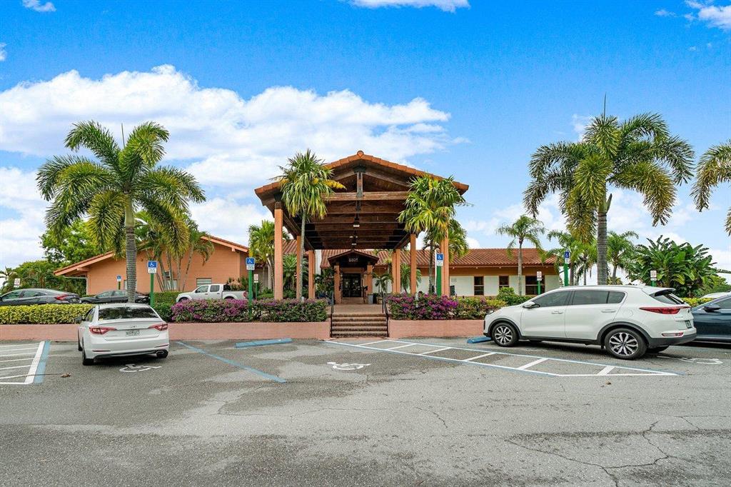 PALM GREENS AT VILLA DEL RAY CONDO - Residential