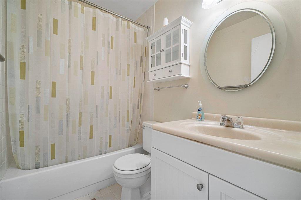 PALM GREENS AT VILLA DEL RAY CONDO - Residential