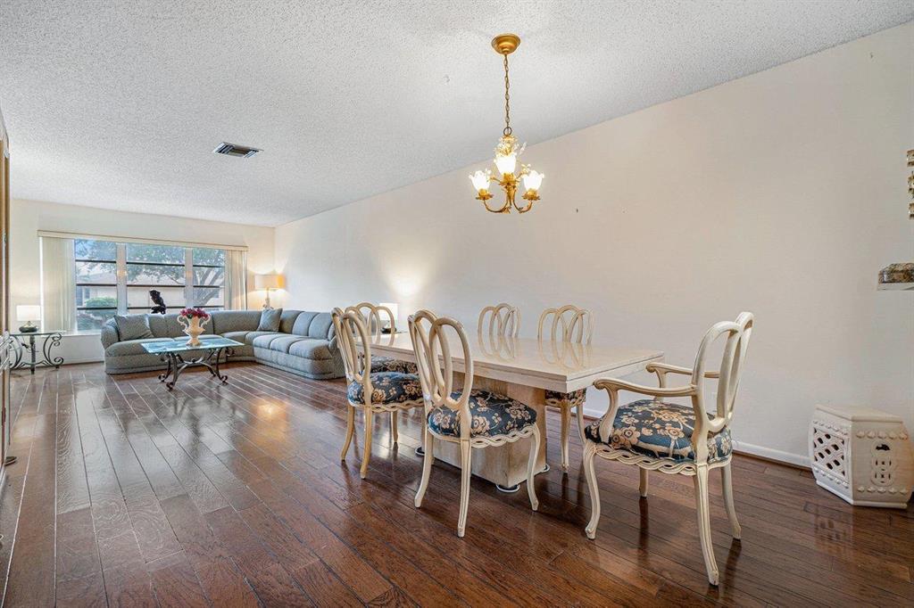 PALM GREENS AT VILLA DEL RAY CONDO - Residential