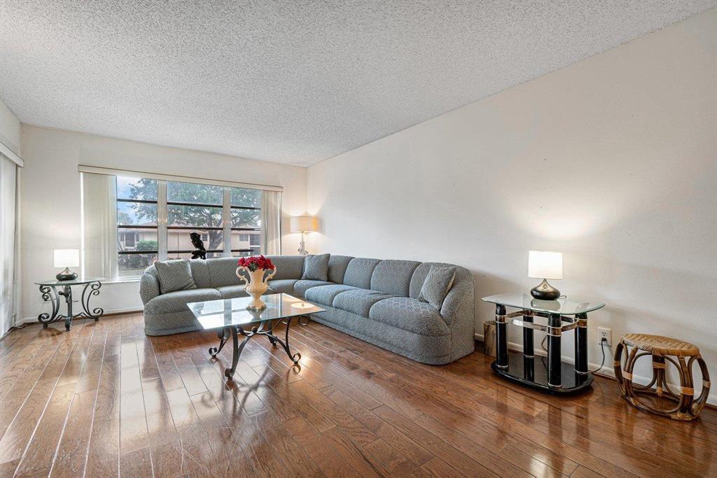 PALM GREENS AT VILLA DEL RAY CONDO - Residential