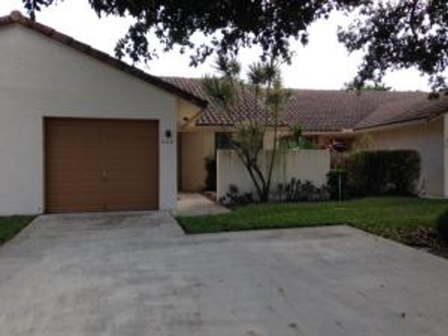 2 BEDRM 2 BATH VILLA WITH 1 CAR GARAGE IN GATED EAST BOCA COMMUNITY--MOVE IN READY--GREAT LOCATION--1.5 MI TO BEACH--CLOSE TO I-95-TOWN CENTER-BOCA REGIONAL HOSPITAL--NEW A/C--FULL SIZE WASHER/DRYER---BASIC CABLE INCLUDED IN RENT--TENANT PAYS WATER/SEWER--NO PET-NO SMOKERS PLEASE