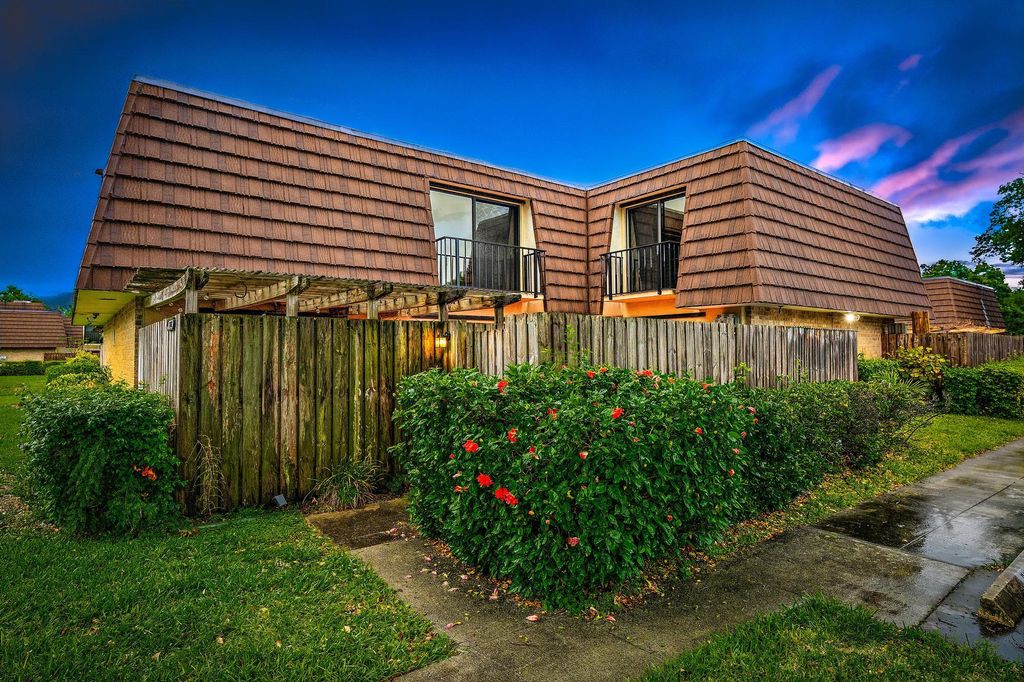 Photo of 1802 18th Lane, Palm Beach Gardens, FL 33418 (MLS # B26014136)