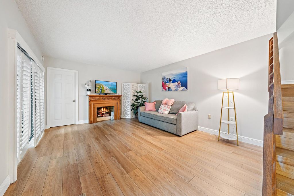 Photo of 1802 18th Lane, Palm Beach Gardens, FL 33418 (MLS # B26014136)